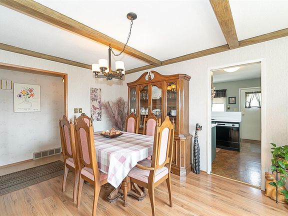 5th image of 477 Swinford St