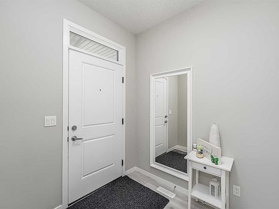 4th image of 1040 E Seton Cir SE