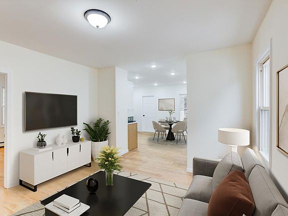 3rd image of 546 Morris St Floor 1