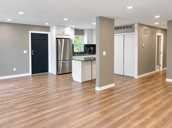 7637 Birchmont Dr, Chagrin Falls, OH 44022