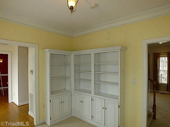 4th image of 208 Bradford Lake Ct