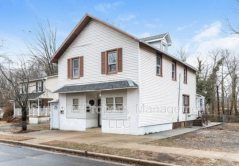 300 Monroe Ave #B — Photo 2