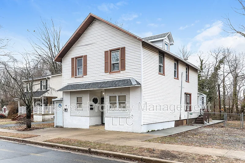 Building Photo - 300 Monroe Ave #B