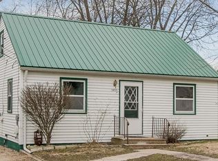 2433 Fruitland Blvd SW, Cedar Rapids, IA 52404