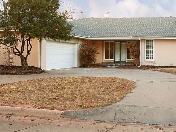 2nd image of 802 W Hillcrest Ave