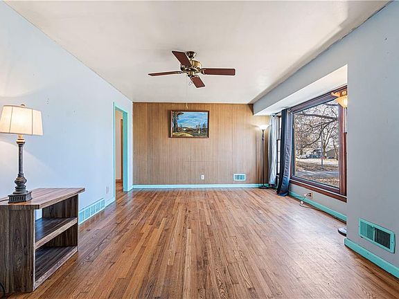 3rd image of 10107 Belmont Ave