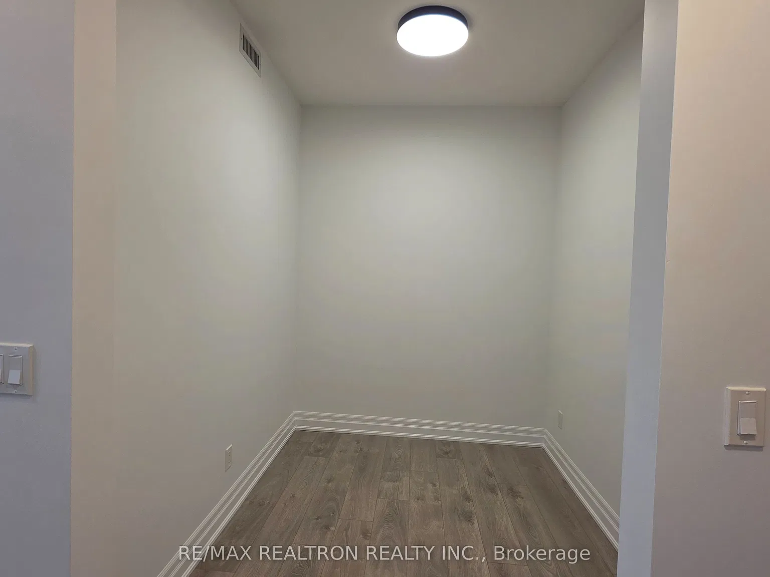 10 Rouge Valley Dr W — Photo 4