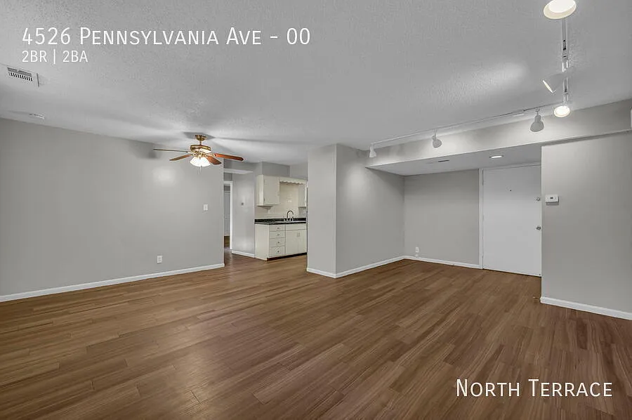 Sleek & Stylish 2-Bed Just Steps from the Plaza! — Photo 4