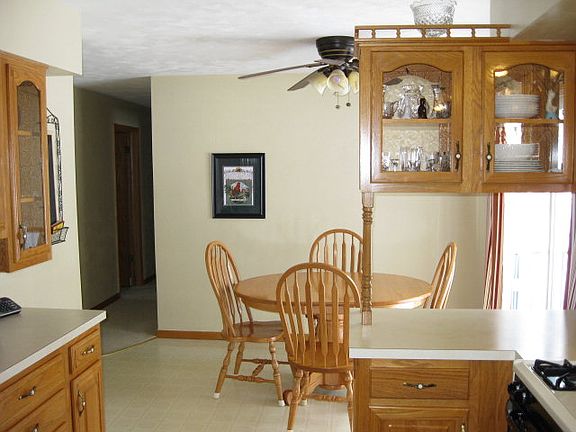4th image of 10915 Eastview Ave