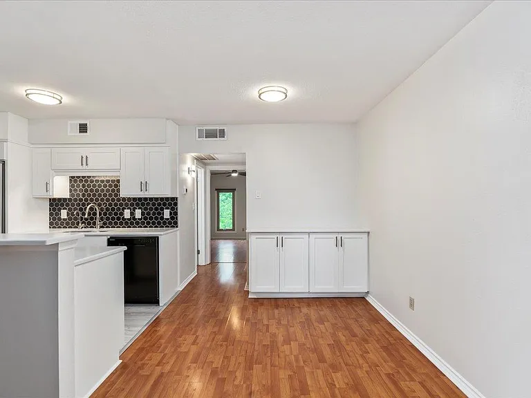 505 W 7th St #313 — Photo 5