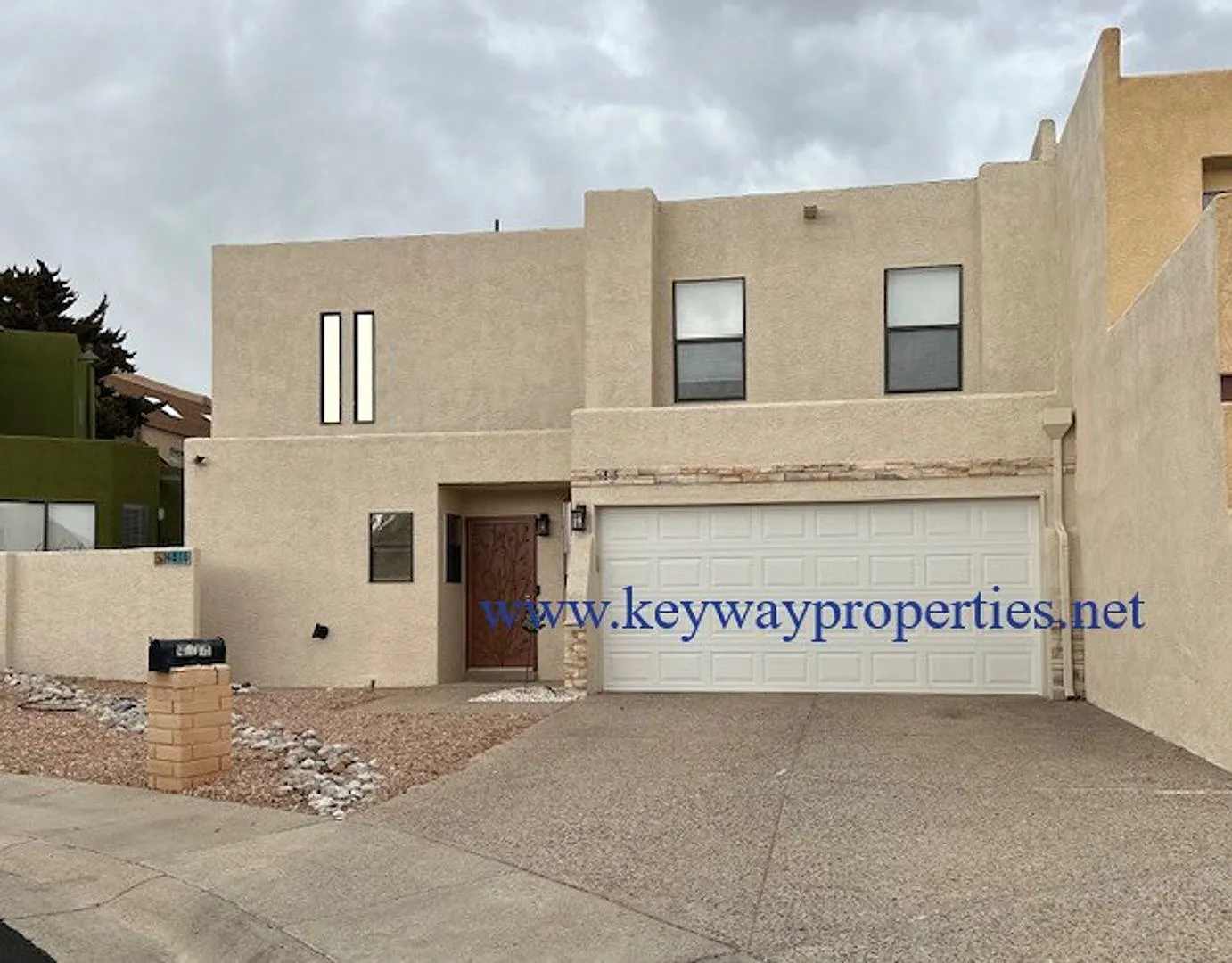 NE Heights 3 bed 2.5 Bath Townhome — Photo 1