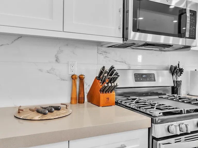 Full kitchen