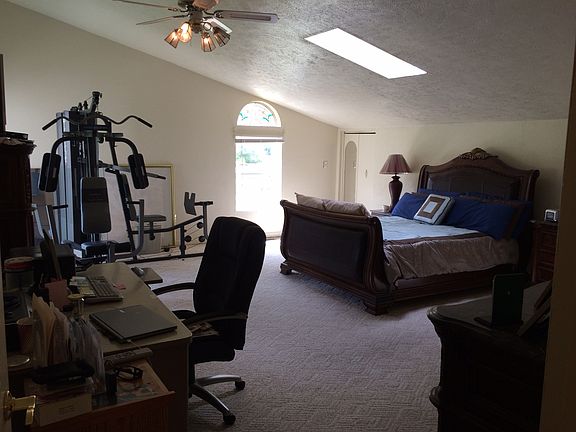 Master bedroom 22 x 19