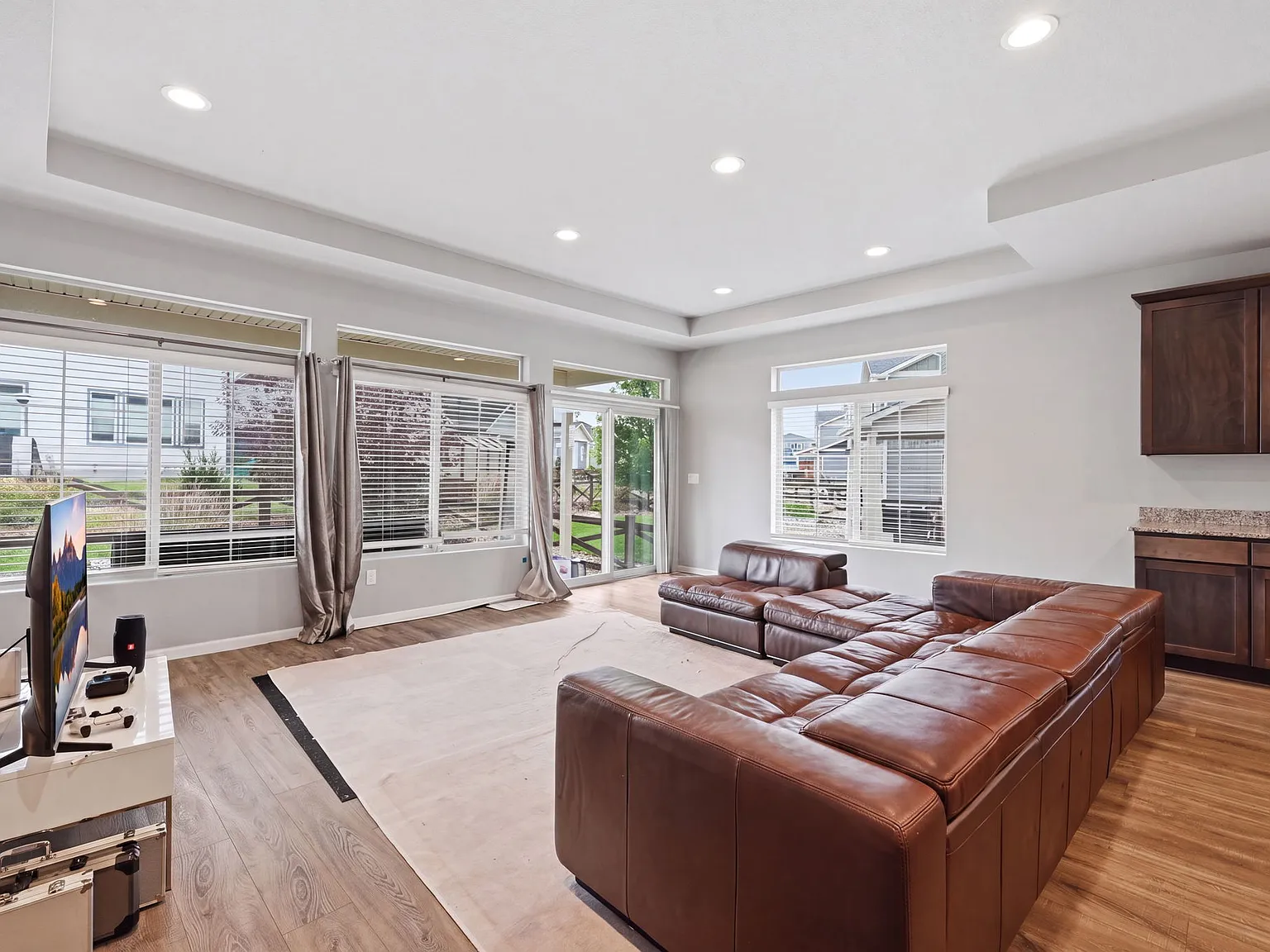 4 bed, 3084 sqft, $3,100 — Photo 4