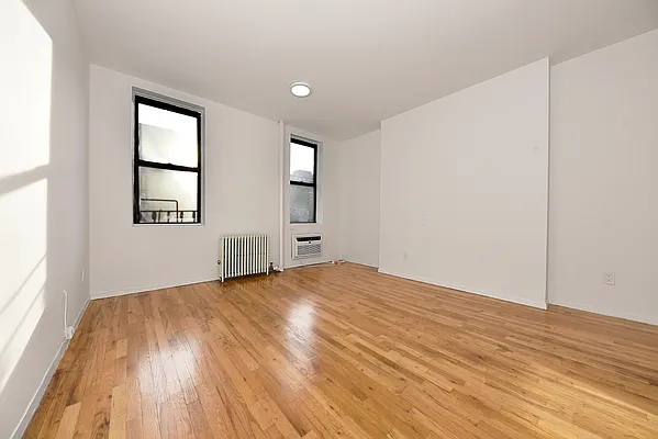 Rented by Buchbinder & Warren | media 10