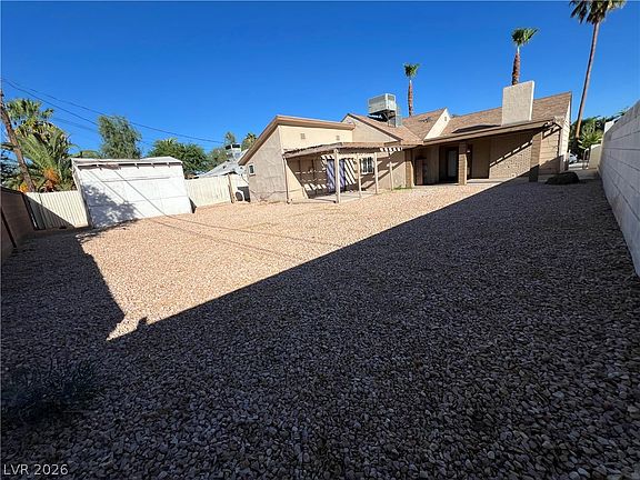5th image of 1304 Wengert Ave