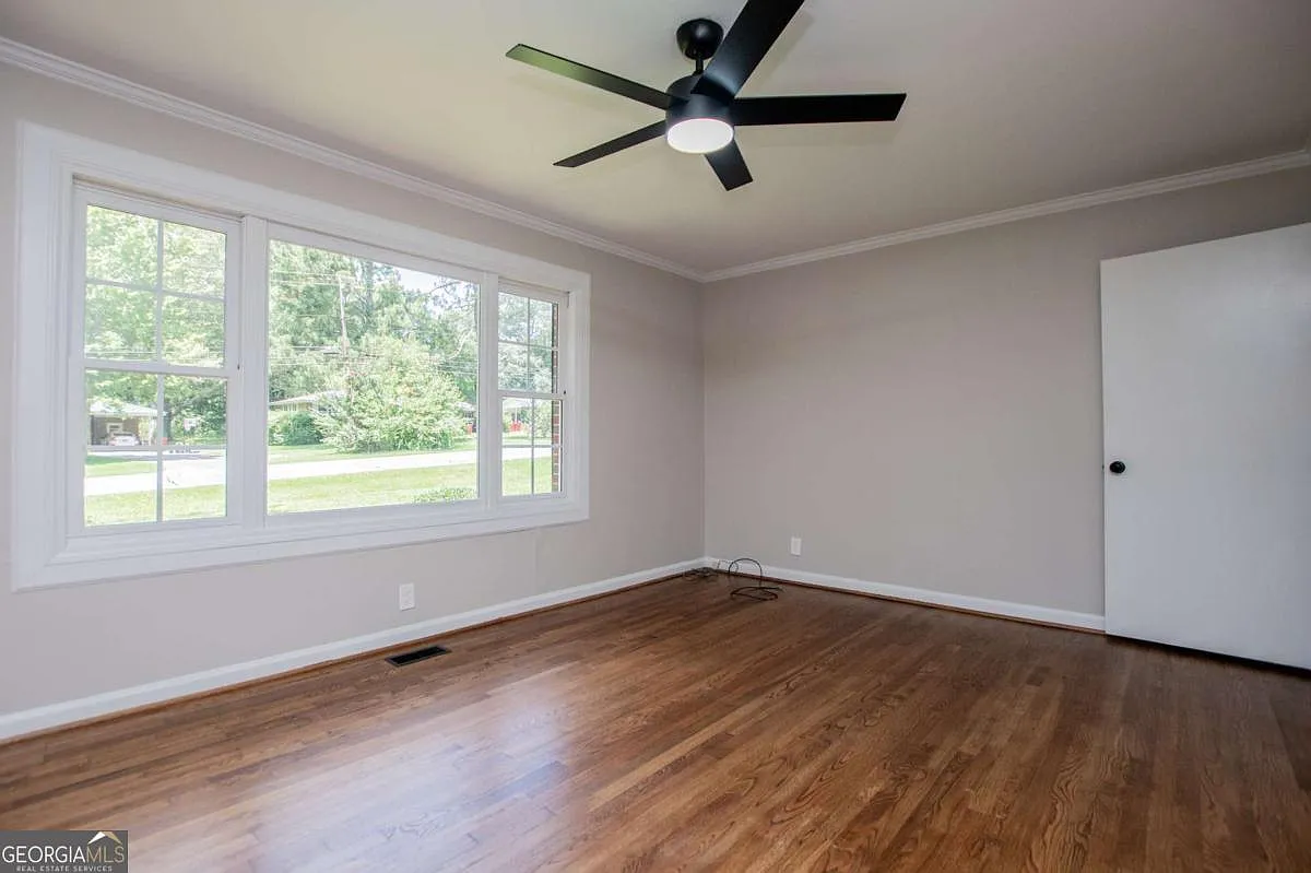 3 bed, 1600 sqft, $1,650 — Photo 3