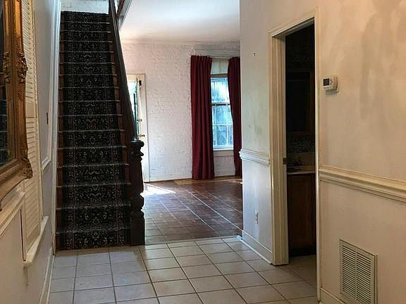 3rd image of 307 W Marshall St