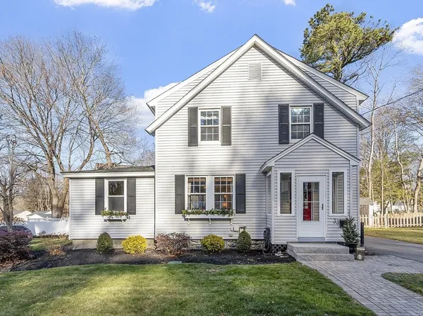 33 Enmore St, Andover, MA 01810