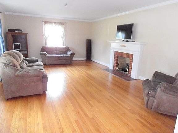 4th image of 305 Morrison St