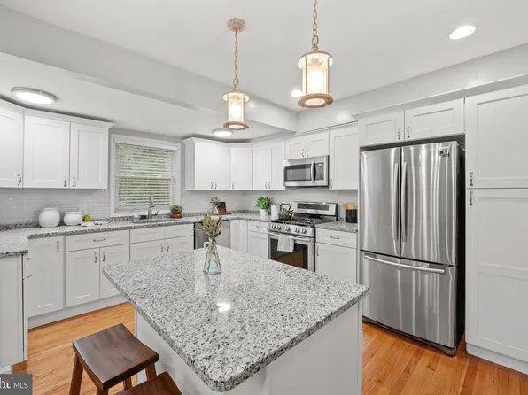 402 Forest View Rd, Linthicum, MD 21090