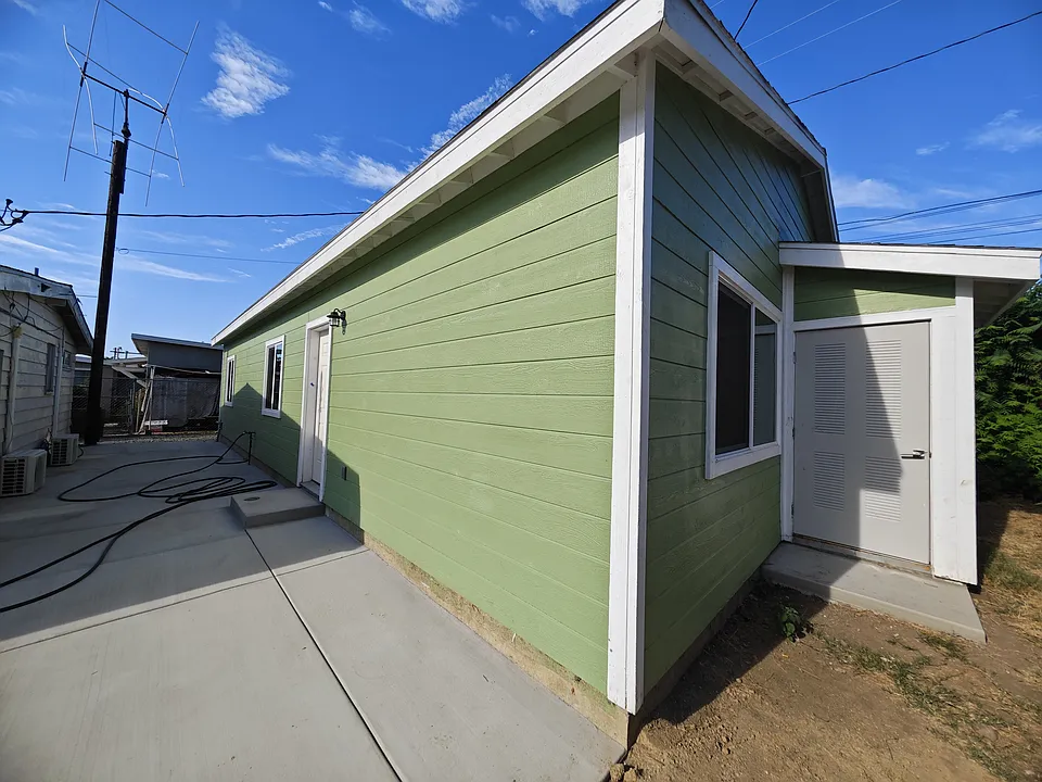221 S Hillward Ave #B