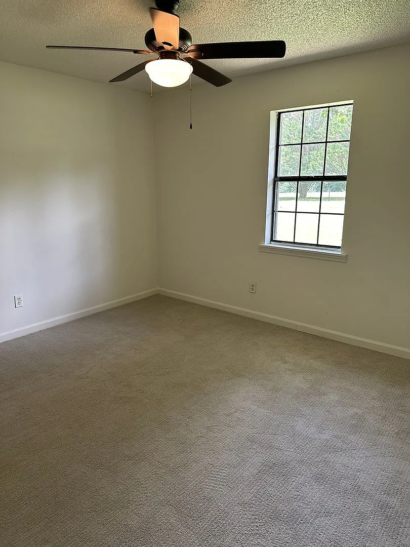 73 Lavaughn Drive Albertville AL 35950 — Photo 4