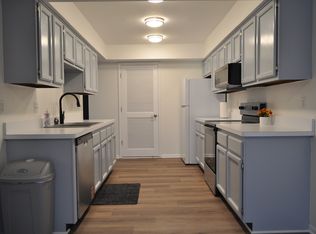 70 Meadow Wood Dr #155, Rochester, MI 48307