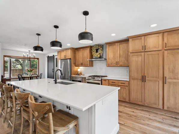 305 N Colton Rd, Hartford, SD 57033