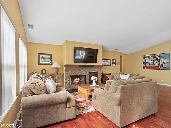 4th image of 599 E Saddlebrook Ln