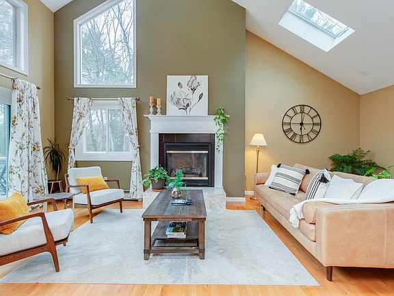 4th image of 37 Standish Way