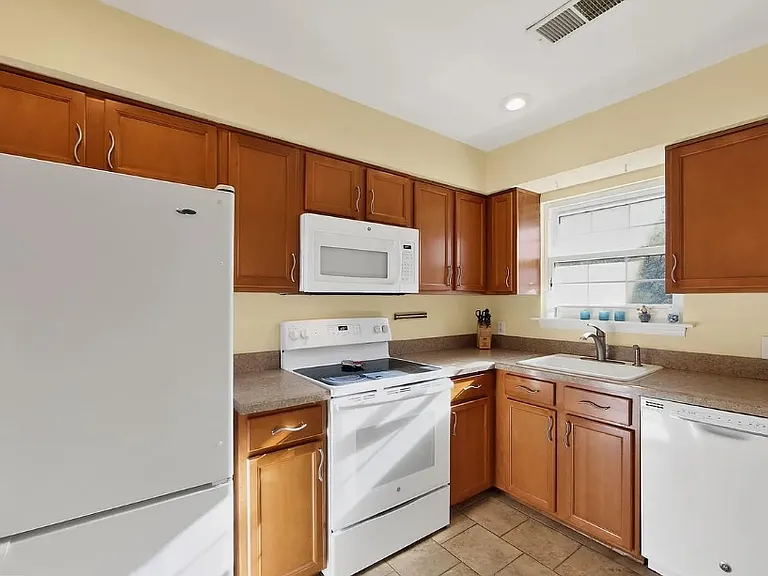 799 Prospect Ave #B5 — Photo 2