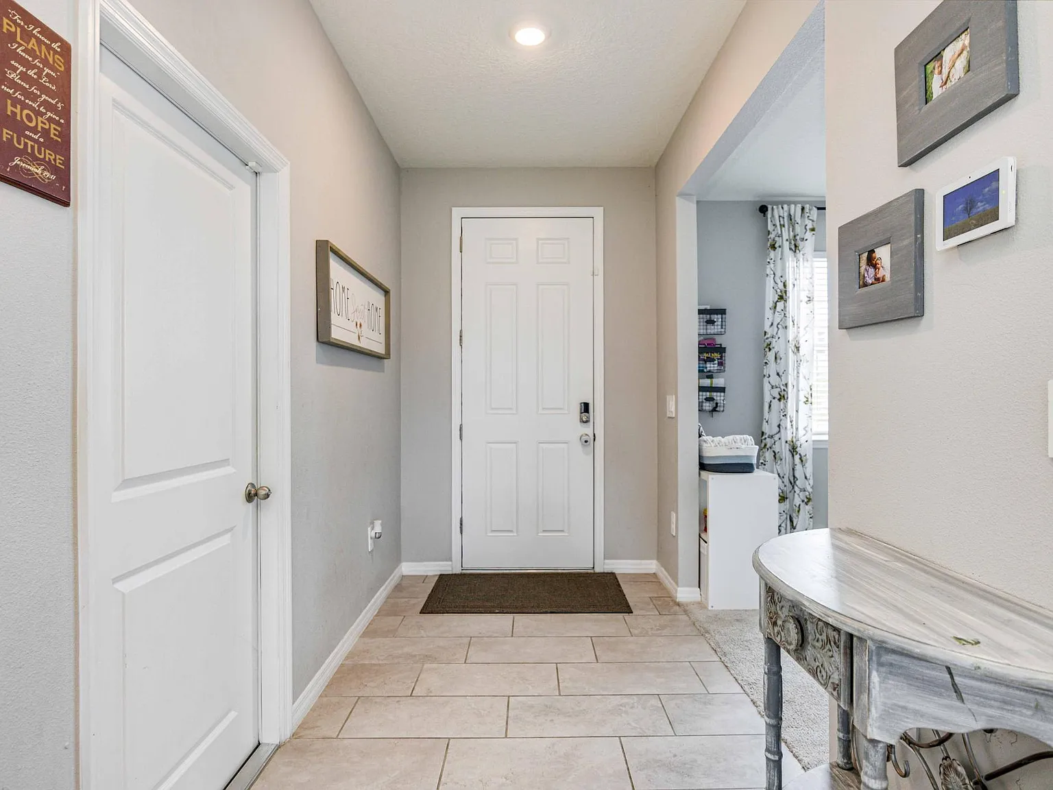 4 bed, 2756 sqft, $3,200 — Photo 2