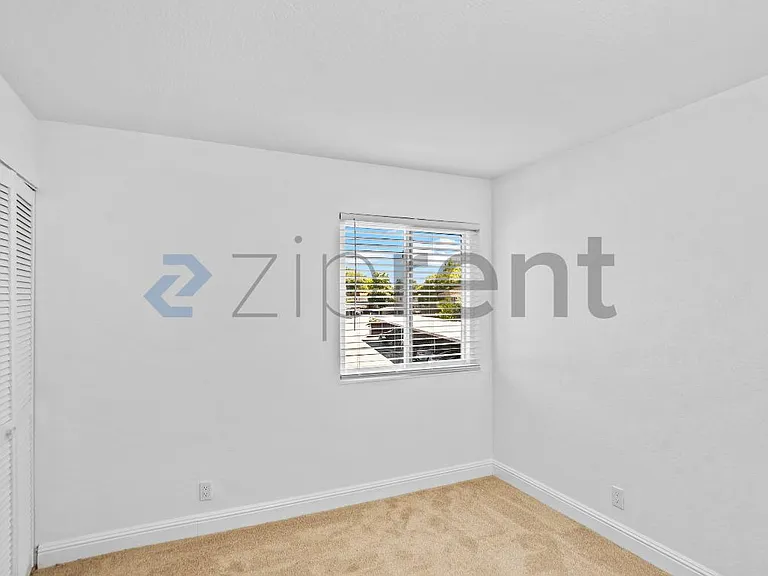 4880 Saginaw Cir — Photo 21