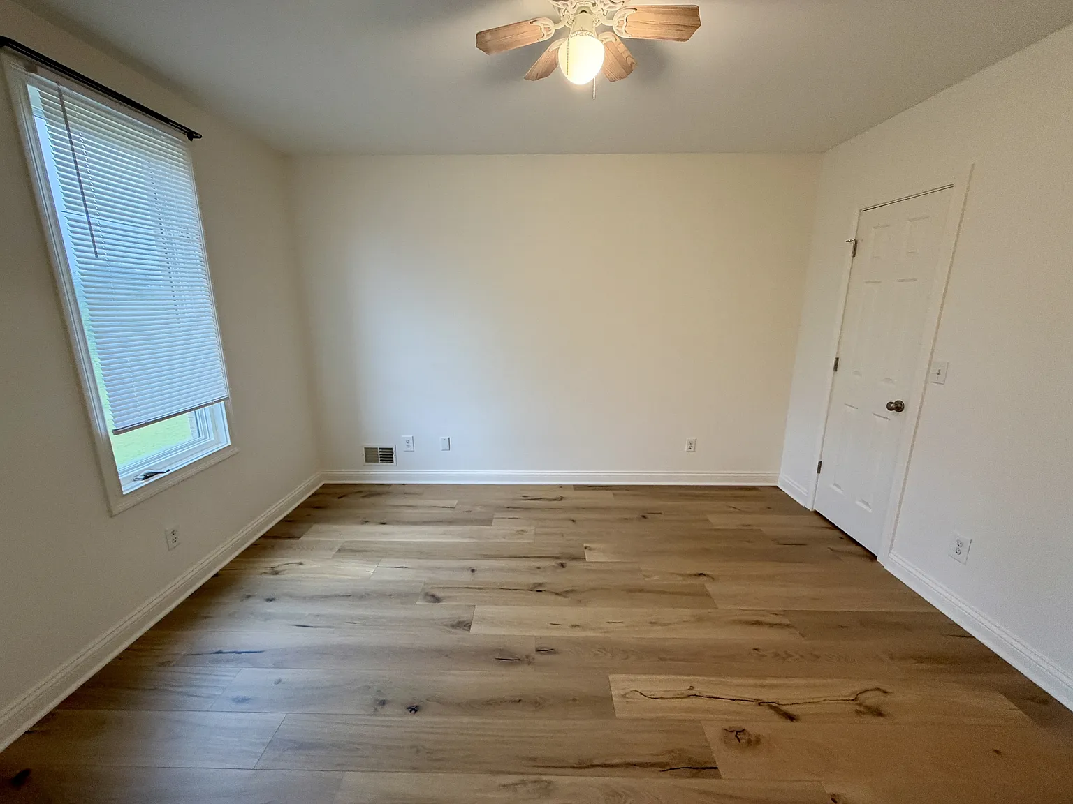 113 Manor Ave — Photo 4