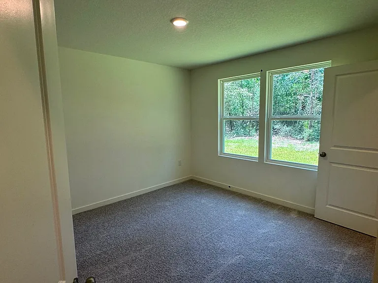 190 E Iris Ln — Photo 10