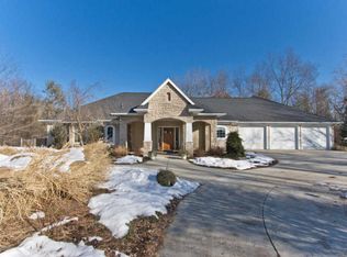 5563 Cascade Rd SE, Grand Rapids, MI 49546