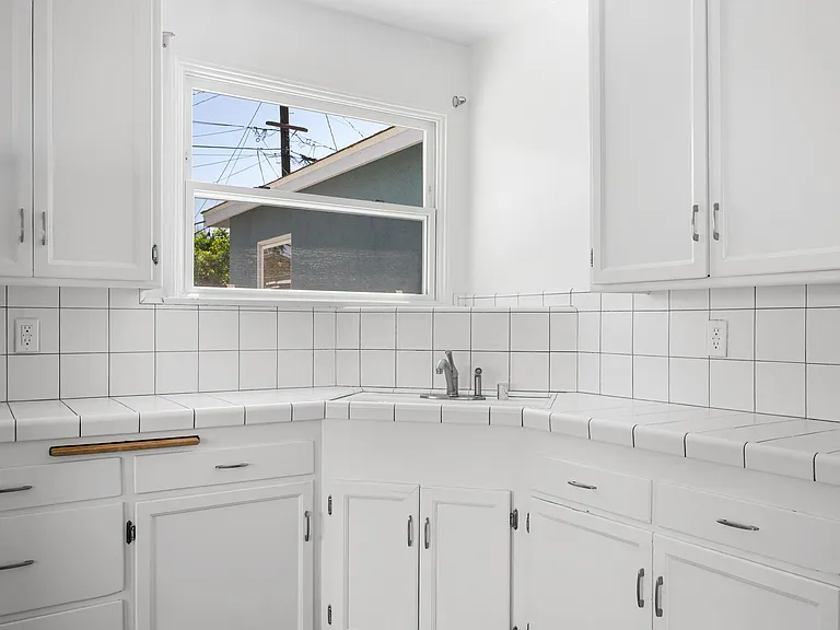 6438 Densmore Ave — Photo 9