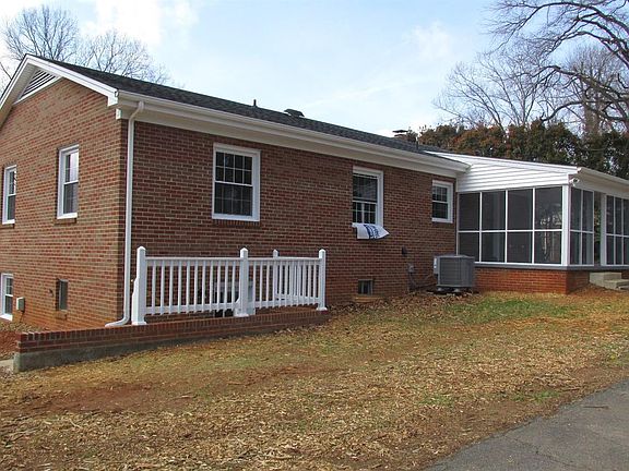5th image of 210 Woodway Dr
