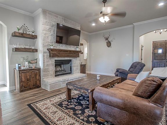 2nd image of 813 Sunflower Ct