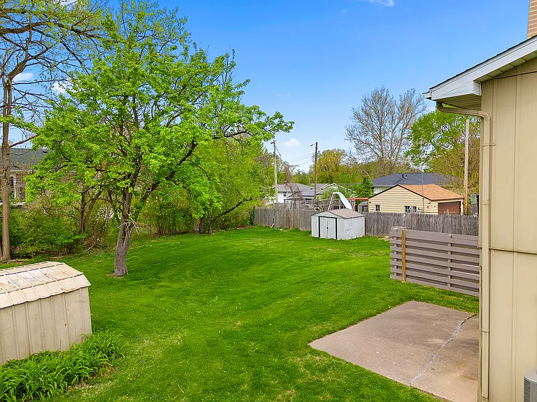 6205-6207 N Northmoor Ct — Photo 41
