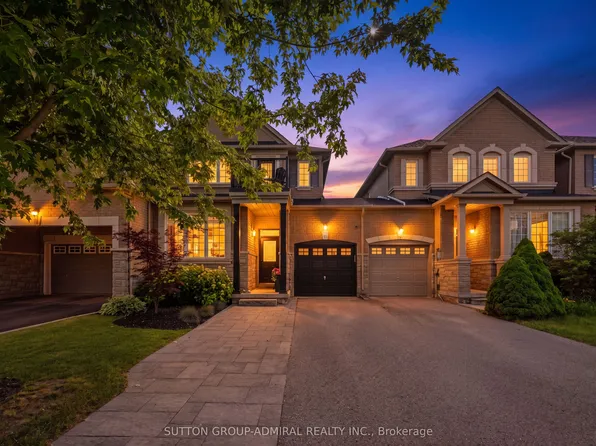 11 Clovis St, Vaughan, ON L4J 8W6
