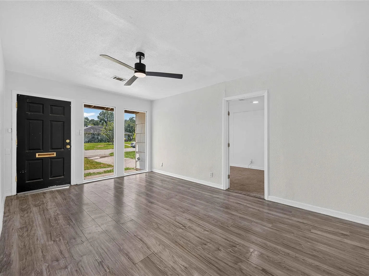 4 bed, 1.0 bath, 1303 sqft, $1,700 — Photo 3