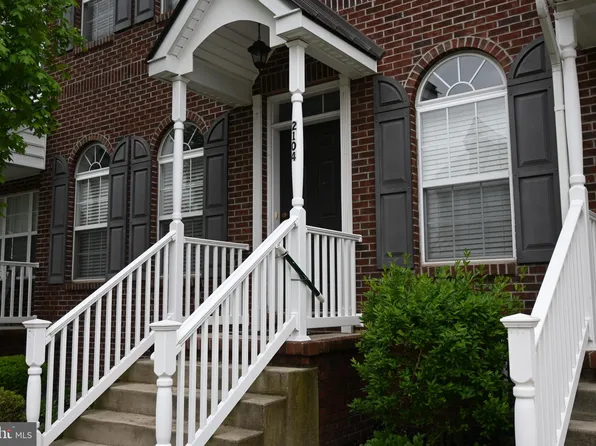 2104 Danville Dr, Pennsburg, PA 18073