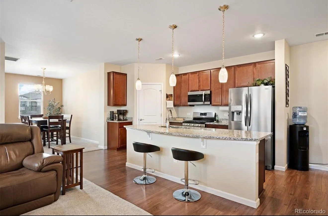 2 bed, 1372 sqft, $2,600 — Photo 4