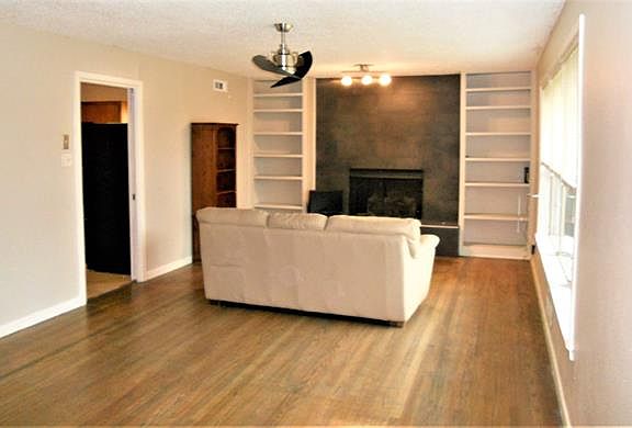 3rd image of 1002 Alamo Ln
