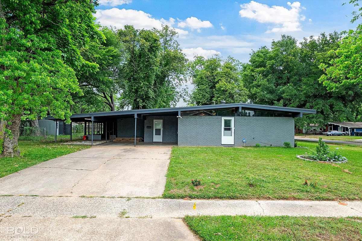 Building Photo - 1713 San Saba St