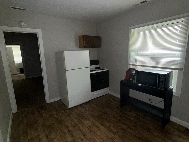331 N Temple Ave #D — Photo 30