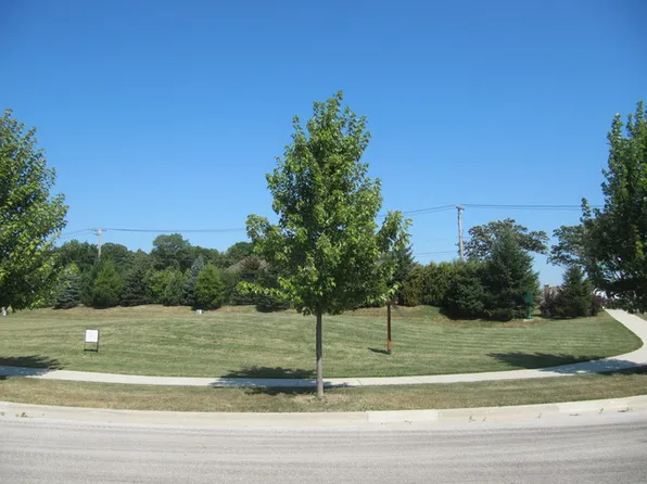 885 Writer Ct, Vernon Hills, IL 60061