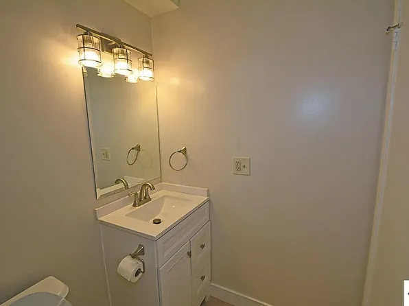 5143 Bakman Ave APT 104, North Hollywood, CA 91601